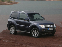 Чехлы на Mitsubishi Pajero 4 2006–2017 г.в. (3-х дверный)